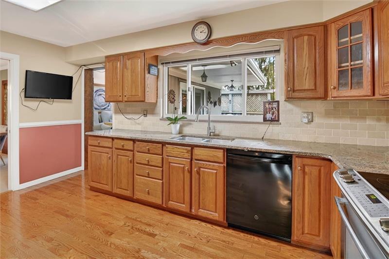 462 Greenhurst Dr
