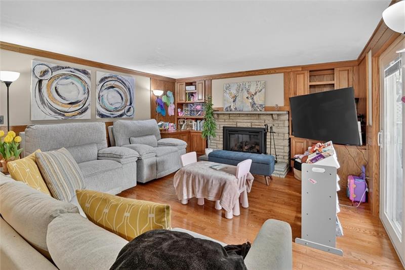 462 Greenhurst Dr