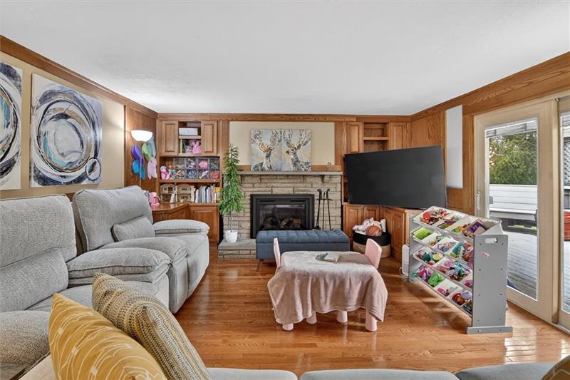 462 Greenhurst Dr