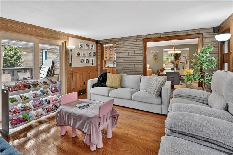 462 Greenhurst Dr