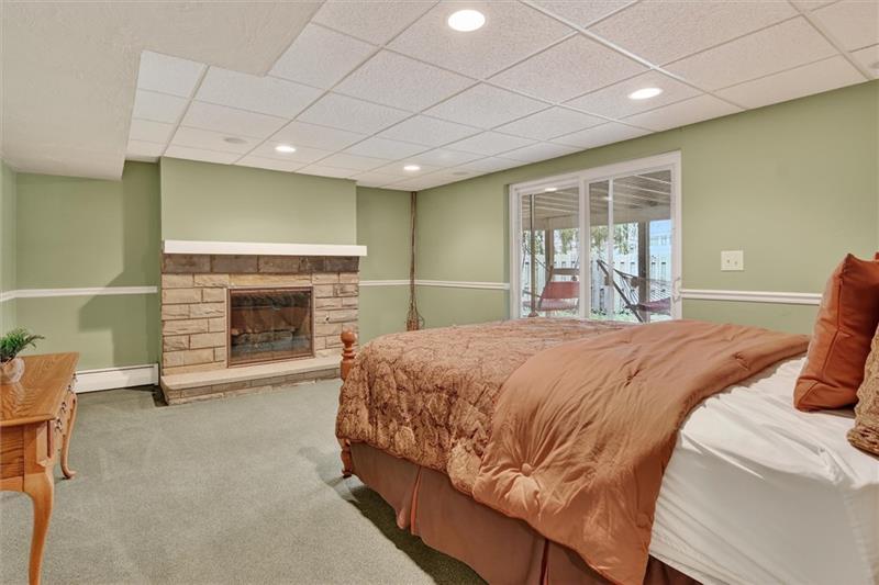 462 Greenhurst Dr