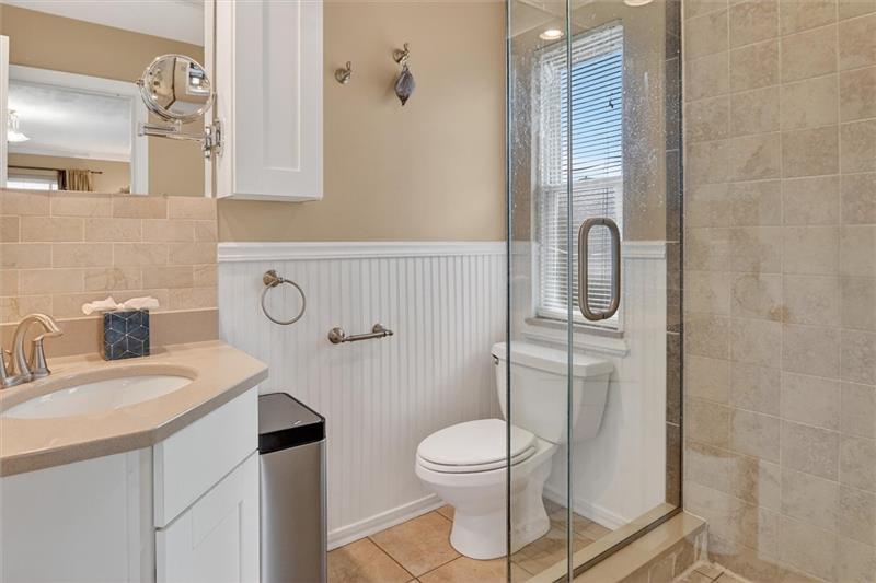 462 Greenhurst Dr