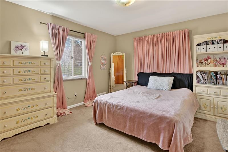 462 Greenhurst Dr
