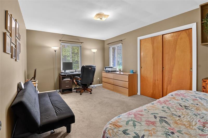 462 Greenhurst Dr