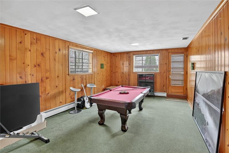 462 Greenhurst Dr