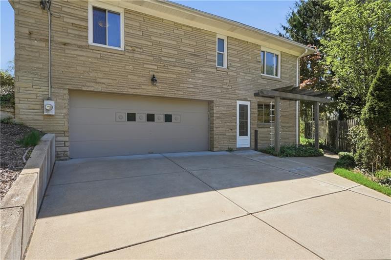 462 Greenhurst Dr
