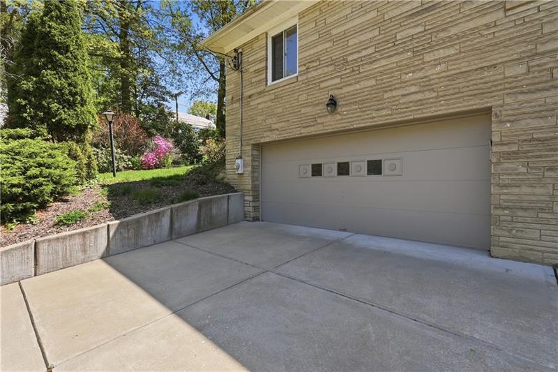462 Greenhurst Dr