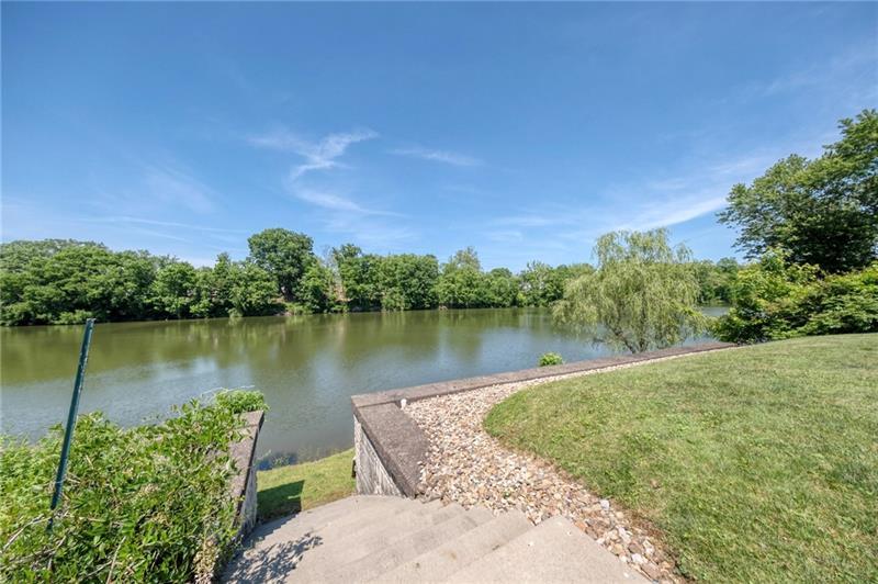 320 N Lakeside Dr