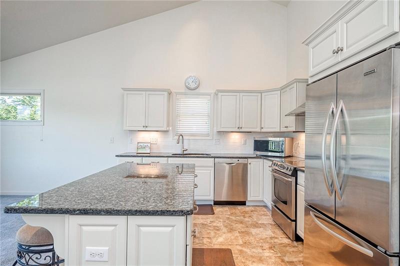 320 N Lakeside Dr