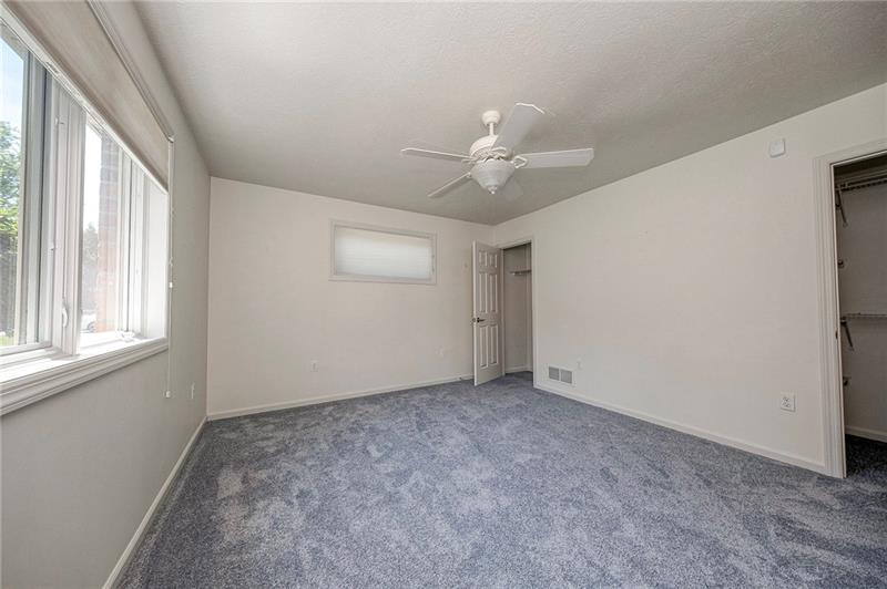 320 N Lakeside Dr