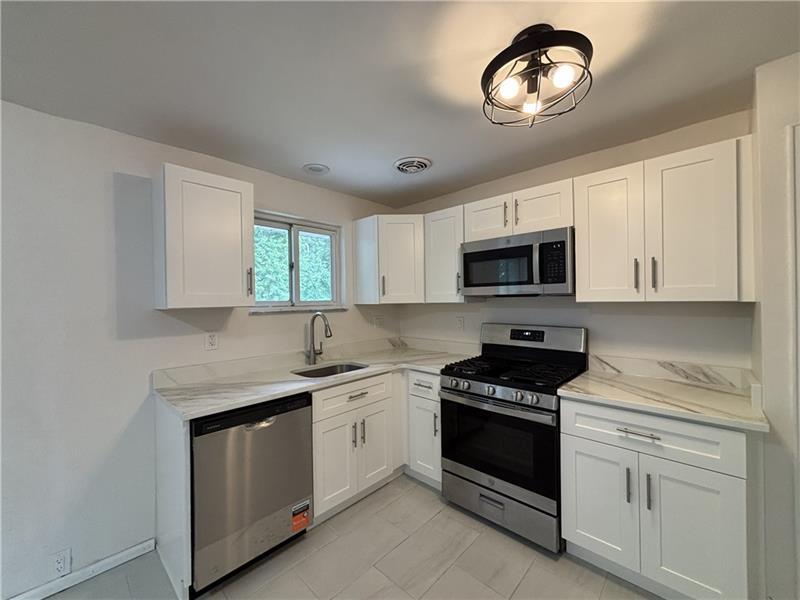 401 Cyra Dr