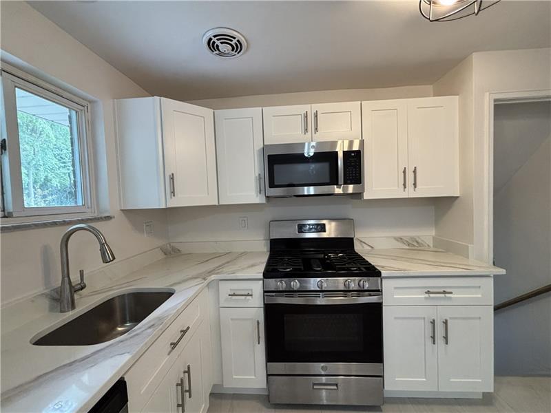 401 Cyra Dr