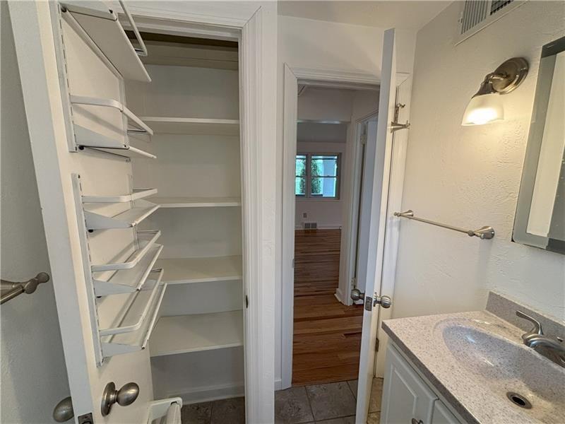 11 Meadowbrook Ave