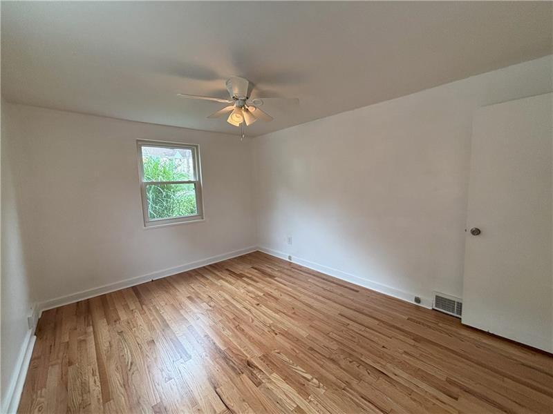 11 Meadowbrook Ave