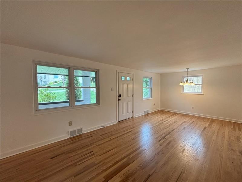 11 Meadowbrook Ave