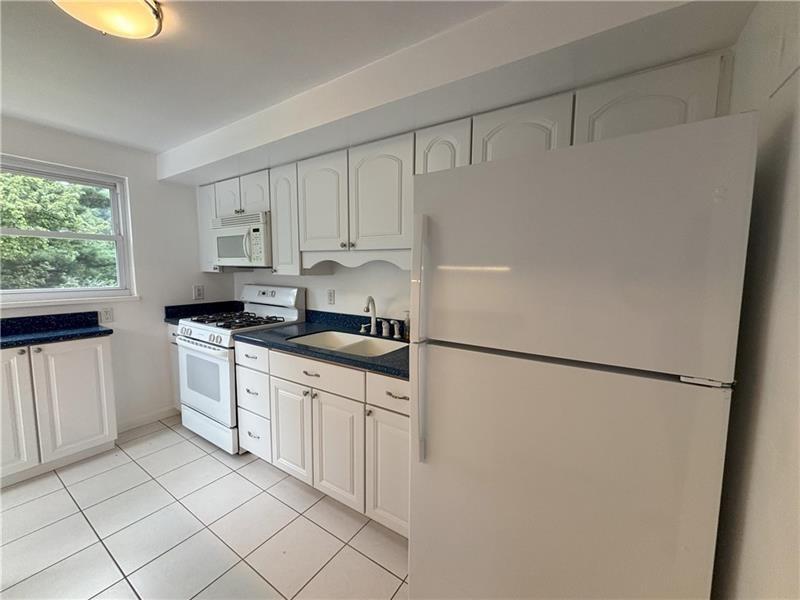 11 Meadowbrook Ave