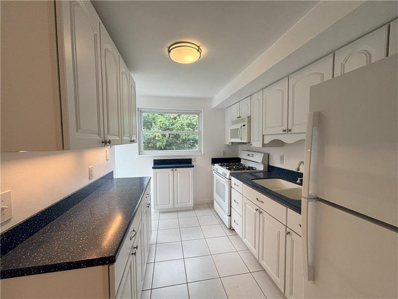 11 Meadowbrook Ave