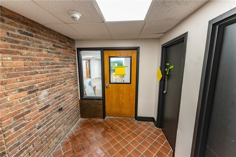 1 Racquet Ln (Right Rear) Photo 2