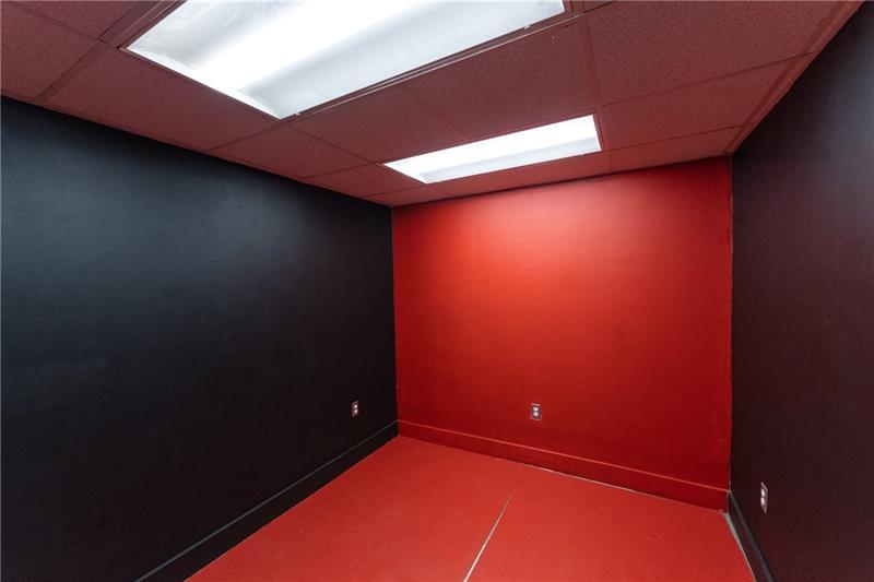 1 Racquet Ln (Right Rear) Photo 9