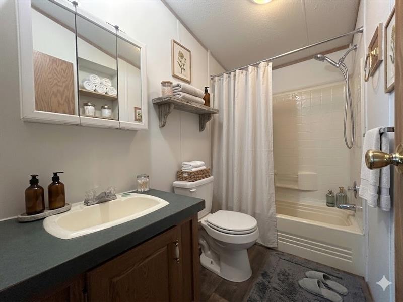 5 Spruce Ln