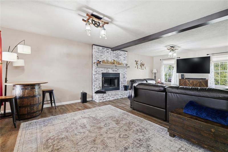 105 Bayberry Ln