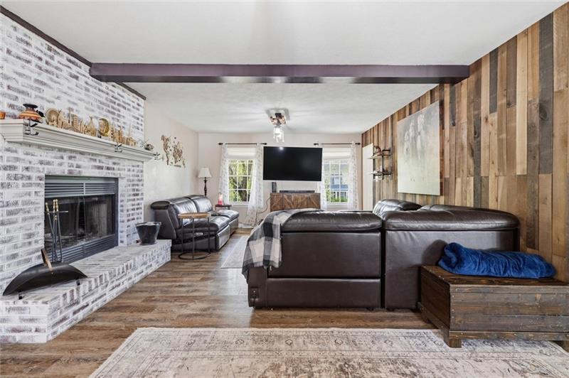 105 Bayberry Ln