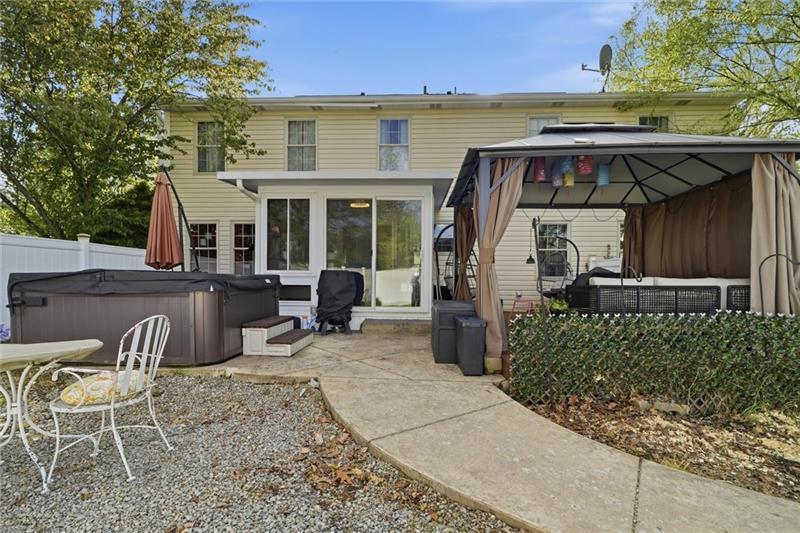 105 Bayberry Ln