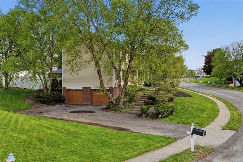 105 Bayberry Ln