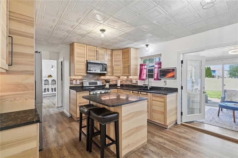 105 Bayberry Ln