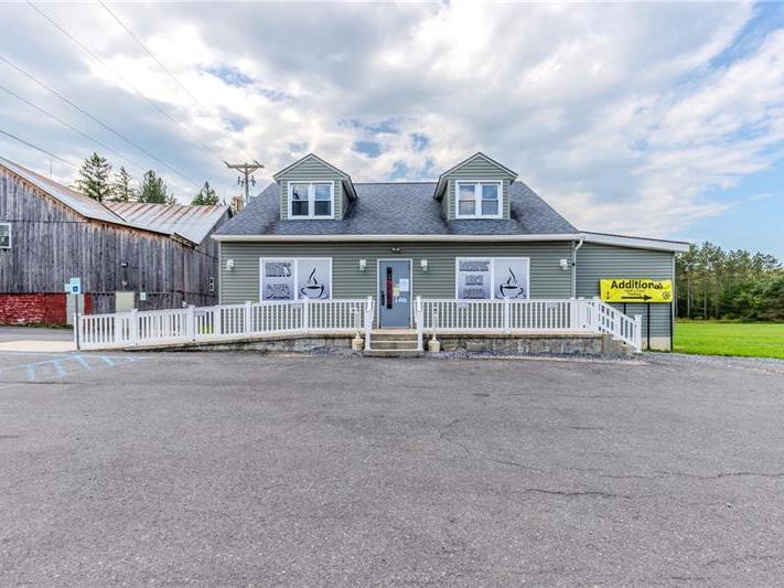 7725 Lincoln Hwy