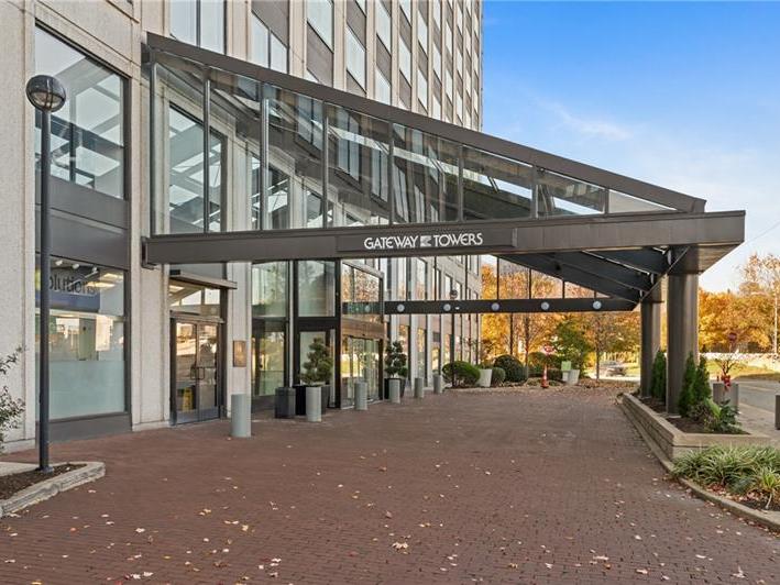 320 Fort Duquesne Blvd., 11-O
