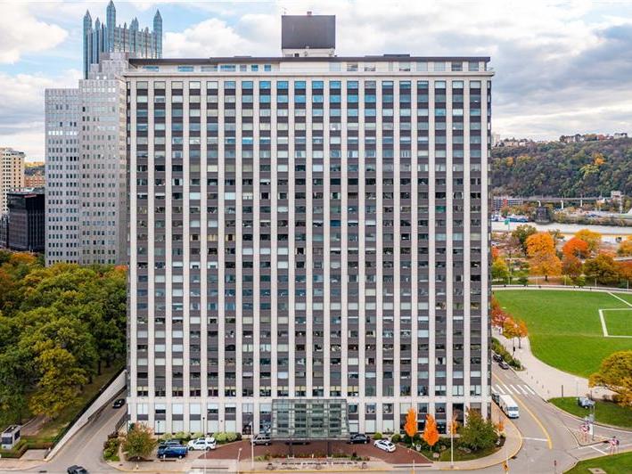 320 Fort Duquesne Blvd, 16D
