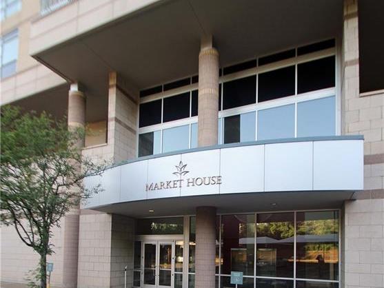 5570 Centre Avenue, 503