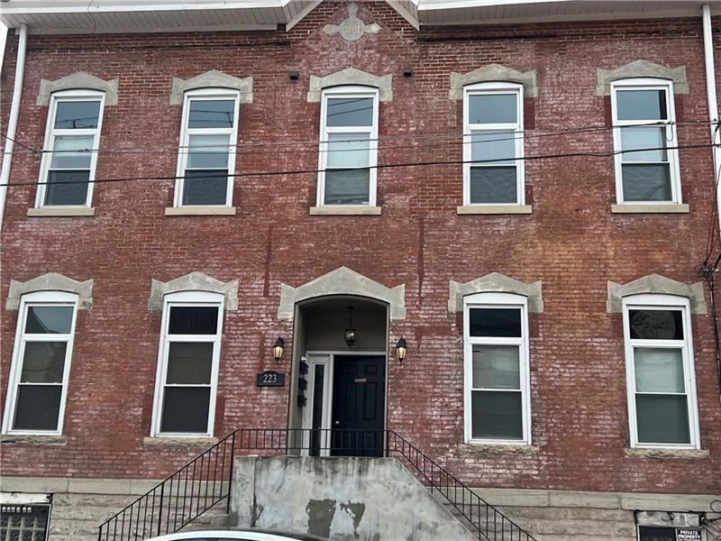223 N Main St, 6