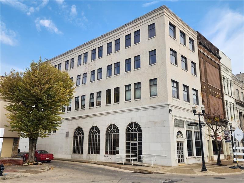 19 E Washington St, 4