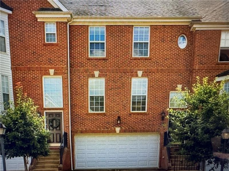 523 E Vanderbilt Ct