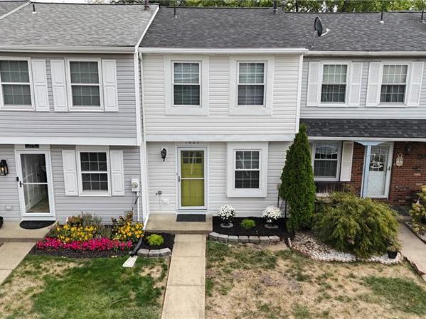 7005 Lafayette Square