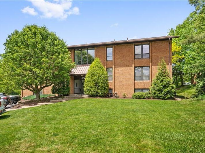 200 Commerce Dr, 210