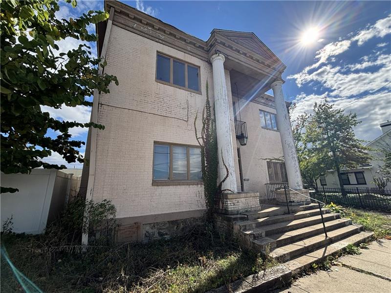 409 Depot St 