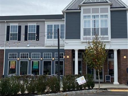 1439 Hastings Crescent