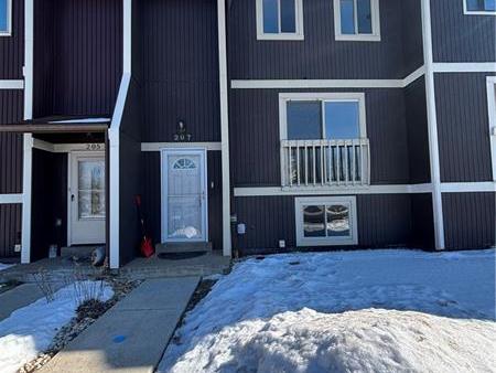207 Parkwood Dr