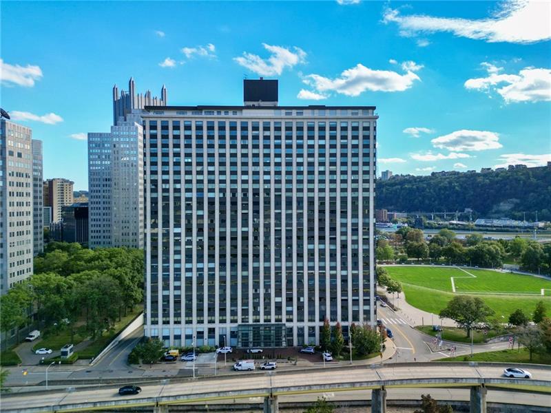 320 Fort Duquesne Blvd, 19L