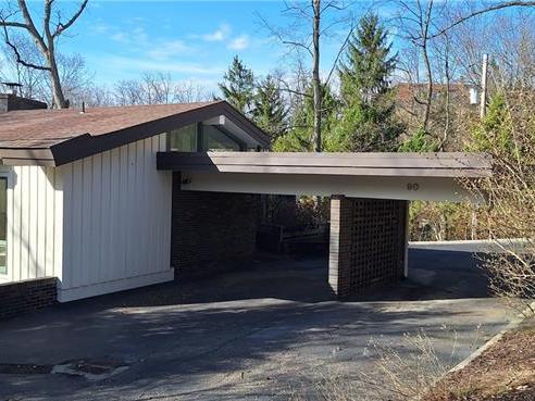 90 E Woodland