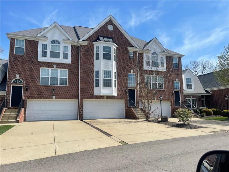 554 E Vanderbilt Ct