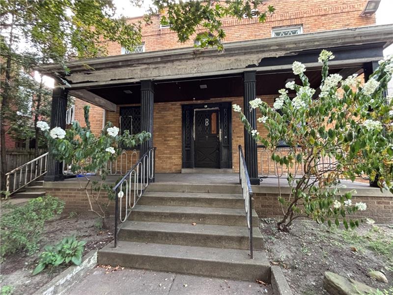 4825 Butler St. (to Lease)