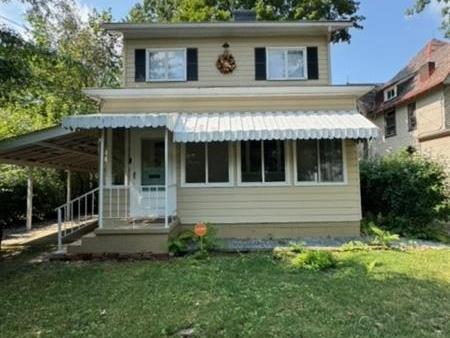 634 Maple Ln