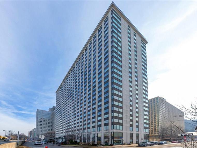 320 Fort Duquesne, 8N
