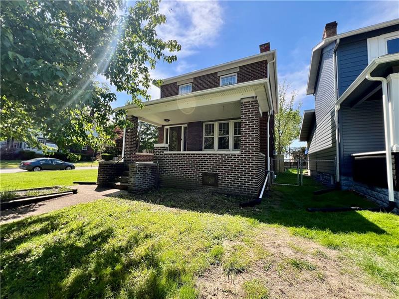 124 E Wallace Ave