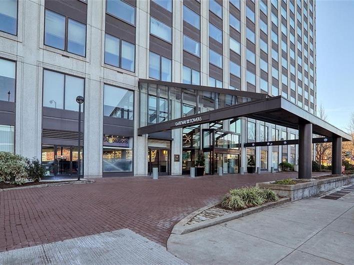 320 Fort Duquesne Blvd, 8M