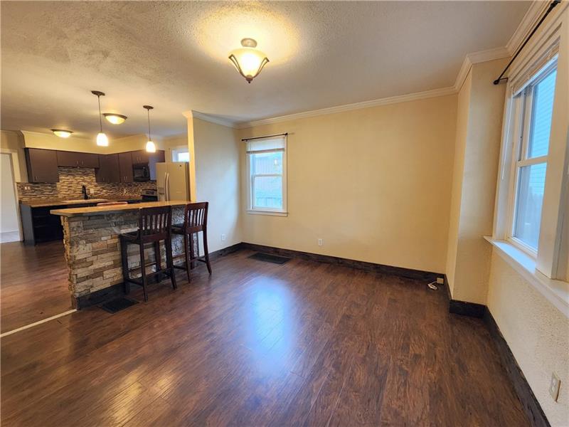 8 Riverside Ct Blawnox PA 15238